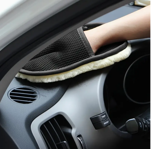 Microfiber wash mitt with dark mesh palm and cream plush lining